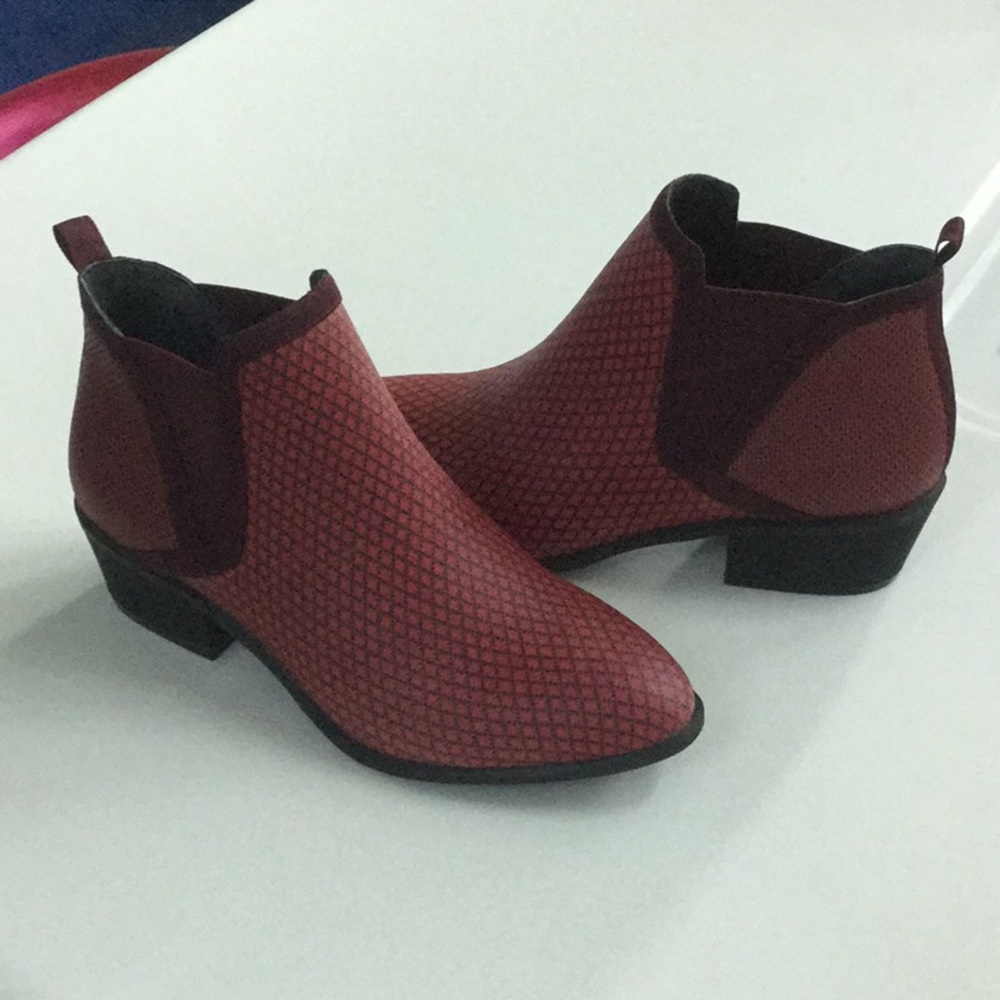 Brand new Betabrand tennis western boots